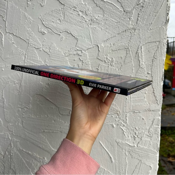 One Direction Book with 3D Pages! - Picture 4 of 6